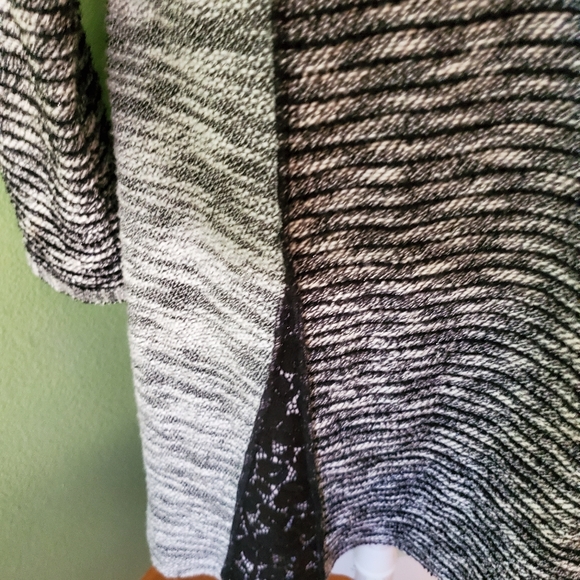 Zoe sweater jacket size medium.  Black and white. - Picture 5 of 11